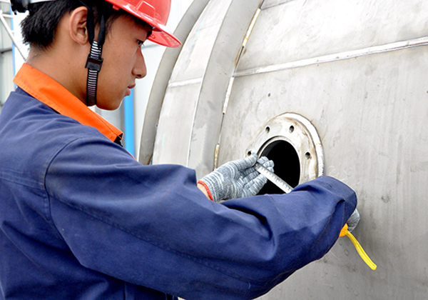 康景輝蒸發(fā)器生產(chǎn)車間技術員檢測